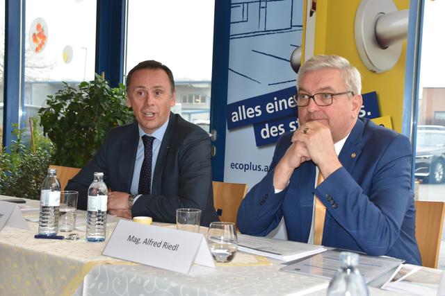 Jochen Danninger und Alfred Riedl bei der Bilanz-Pressekonferenz.