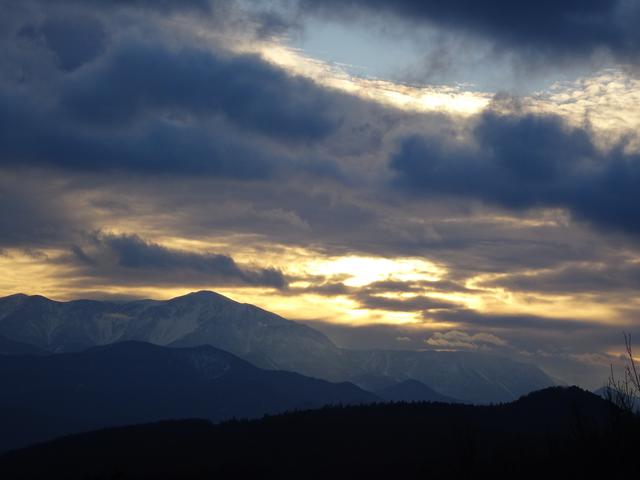 ... der effektvolle Showdown mit Schneeberg und Hoher Wand in dieser ergreifenden Abendstimmung! ...