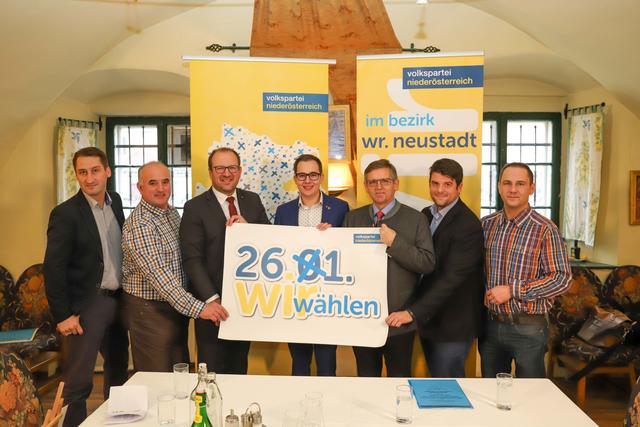 Spitzenkandidat Martin Rathner, Bürgermeister Hubert Postiasi, Landesgeschäftsführer Bernhard Ebner, Gemeindeparteiobmann und Spitzenkandidat Manuel Zusag, Bezirksparteiobmann Franz Rennhofer, Spitzenkandidat Gerald Spiess und Gemeindeparteiobmann sowie einer der Spitzenkandidaten Hannes Münz.