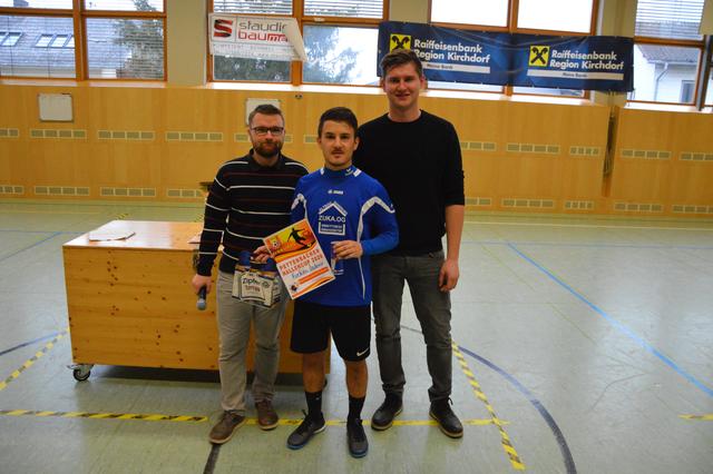 Spieler des Turniers: Furkan Özedmir erhielt ein Sechser-Tragerl Red Bull anstatt Bier