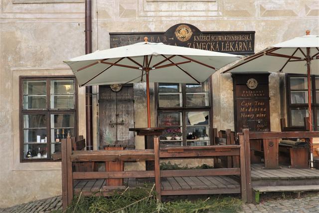 Passende Schirme, nicht der moderne "Schnick-Schnack"