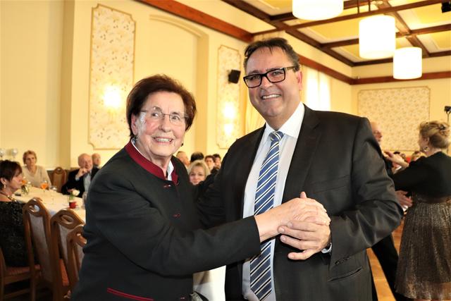 Seniorenbund-Bezirksobfrau Rosalia Tantscher und Vzbgm. Christian Konrad. | Foto: Edith Ertl
