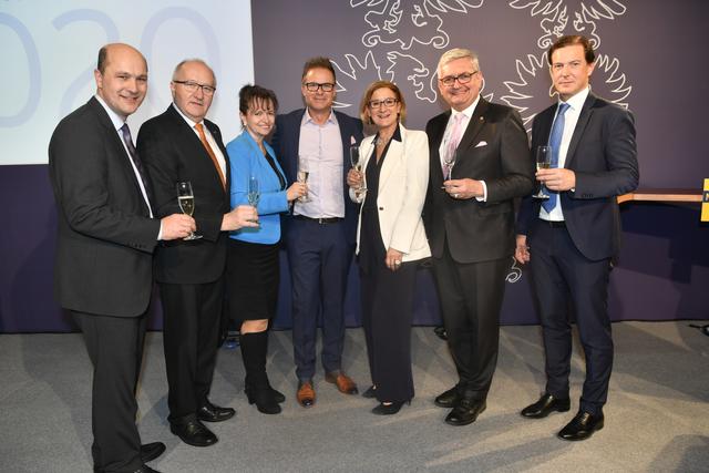 NÖ Gemeindbund-Vizepräsidenten Johannes Pressl, Karl Moser und Brigitte Ribisch, Mentalist Manuel Horeth, Landeshauptfrau Johanna Mikl-Leitner, NÖ Gemeindebund-Präsident Alfred Riedl und Landesgeschäftsführer Gerald Poyssl