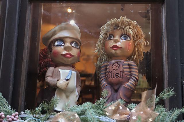 Witzige Keramik-Figuren, mit Werbung für Shell...?