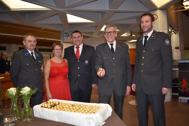 Beim Güssinger Rot-Kreuz-Ball: Martin Mittl, Tanja Kropf, Kurt Tukovits, Josef Kurta und Marco Mösslacher (von links).