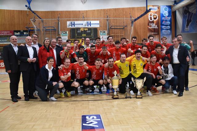 Großer Jubel herrschte beim Siegerteam und Titelverteidiger Parndorf.