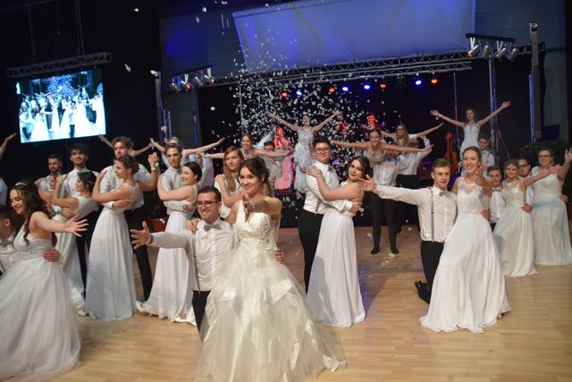 Der Ball wurde mit einer schönen Polonaise eröffnet. | Foto: Michael Strini