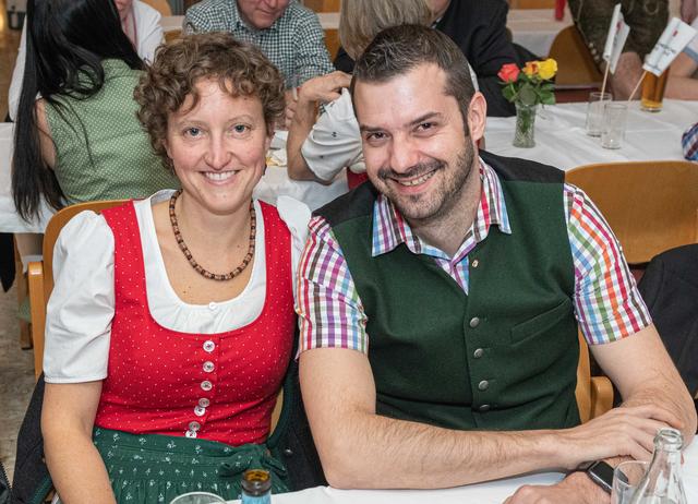 Barbara und Toni sind ebenfalls zum Ball gekommen.