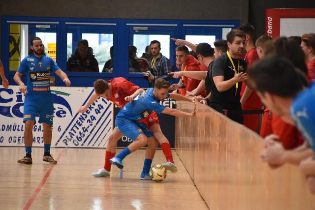 Zweikampf zwischen Stefan Wessely (Oberwart) und Niklas Szabo (Pinkafeld) | Foto: Michael Strini