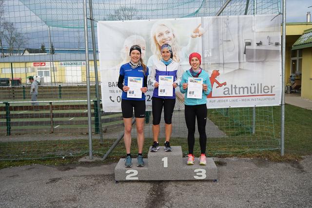 Die ersten drei Frauen auf der Kurzstrecke:
Anna Glack gewinnt vor Hanna Köstler und Miriam Berger