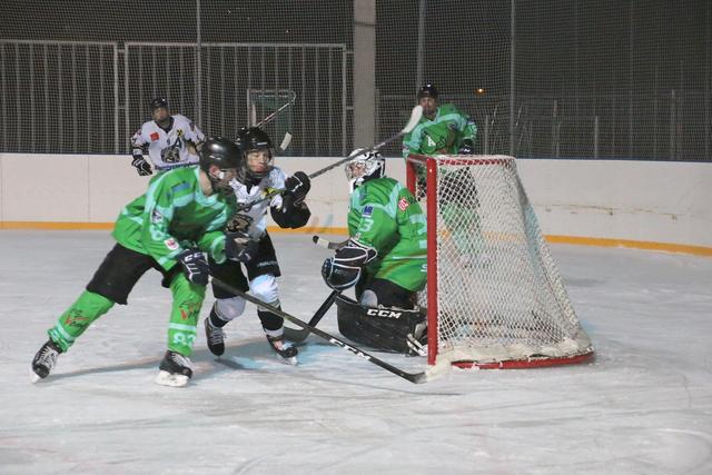 Wenig Chancen hatten die Pinguine aus Wattens gegen die starke EHC Mils/ ESV Vomp.