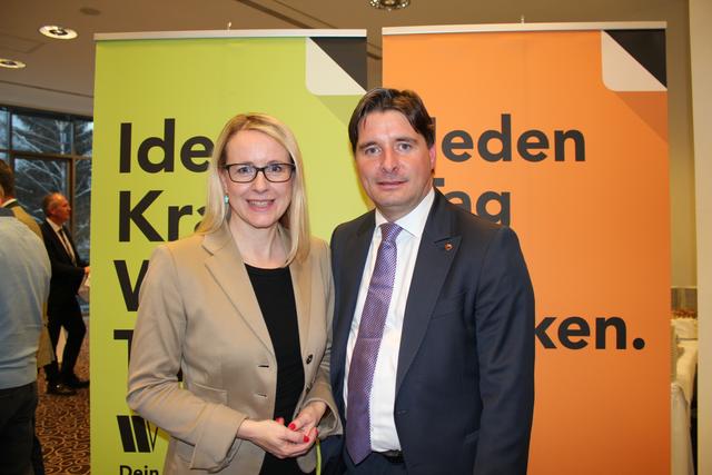 Margarete Schramböck mit WB-Obmann Peter Seiwald.