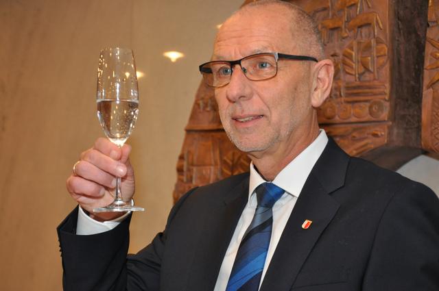 Bürgermeister Dr. Franz Dengg wünscht ein Prosit Neujahr