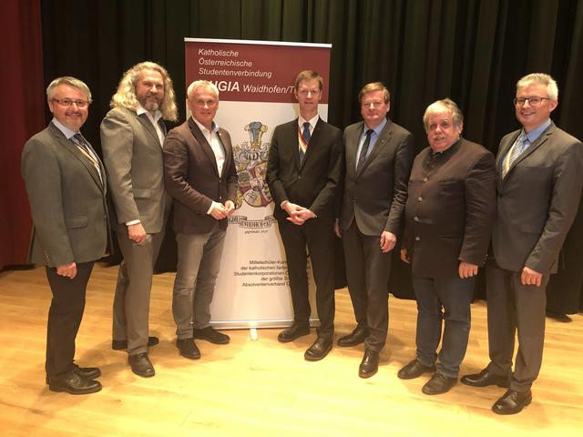 Die Spitzenkandidaten Martin Litschauer, Robert Altschach, Gottfried Waldhäusl und Franz Pfabigan (als zweiter in der Liste) stellten sich den Fragen von Moderator Peter Ozlberger und des Publikums.