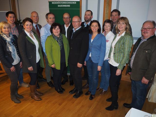 Gut aufgestellt für die Landeskammerrats-Wahl im Bezirk St. Pölten:
Barbara Kaiblinger, Andreas Senninger, Andrea Wagner Felix Montecuccoli, Robert Strohmaier, Maria Brandl, Anton Hieger, Anton Kaiblinger, Fritz Prammer, Doris Schmidl, Maria und Karl Braunsteiner, Rowitha Hollaus, Franz Gunacker