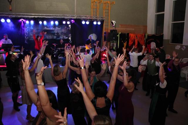 Gute Stimmung auf der Tanzfläche und im Saal ist garantiert: Am Ball spielt heuer die Band "Skydogs".