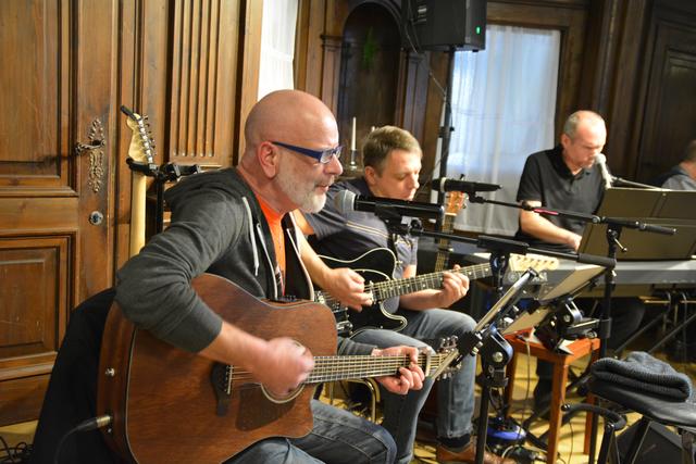 Schlossbrunch in Neubruck: "Scheibbs 3" boten Austropo vom Feinsten. | Foto: Roland Mayr