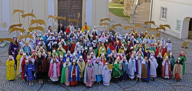 In der Pfarre Hartberg haben heuer 222 Sternsinger mehr als 44.000 Euro an Spendengeldern gesammelt; geholfen wird Menschen in den Slums von Nairobi.
