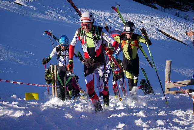 Für die Teilnehmer ging es steil bergauf. Links im Bild der ehemalige Nationalteamathlet Martin Weißkopf aus Prägraten.