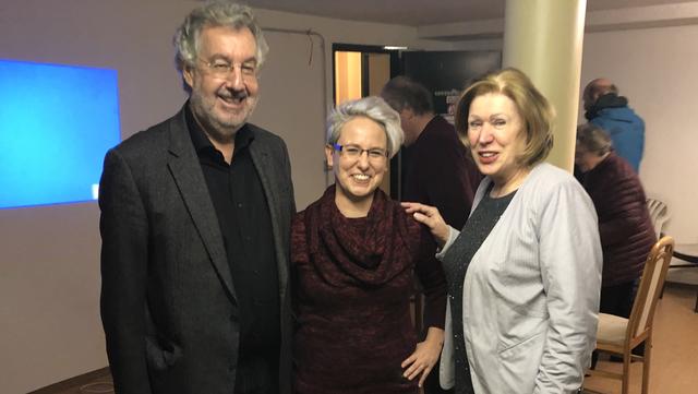 Gemeinsam für die Zukunft des Postsportplatzes: Karl Hans Huber, Regina Schönleitner und Bezirksvorsteherin Ilse Pfeffer (v.l.).