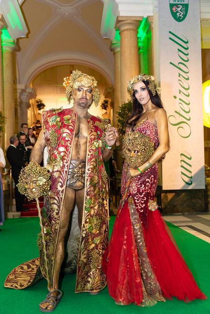 Repräsentierten die Südsteiermark: Bacchus, Gott des Weines, und Begleitung | Foto: Verein der Steirer in Wien/Ludwig Schedl