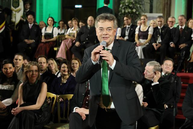 Vizekanzler Werner Kogler überraschte mit grüner Krawatte. | Foto: Verein der Steirer in Wien/Katharina Schiffl