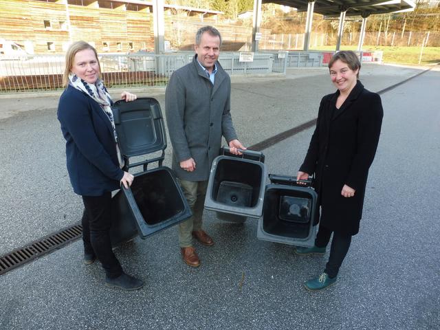 Bürgermeister Rudolf Raffelsberger mit den engagierten Scharnsteinerinnen Manuela Rathberger (l.) und Michaela Maix-Manahl (r.).