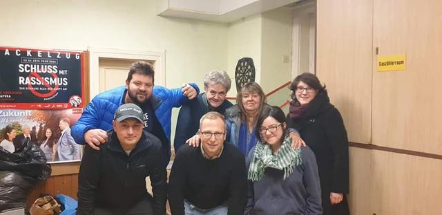 Das Team rund um Renato Čiča (1. Reihe Mitte) sammelt Spenden für Flüchtlinge in Bosnien.
