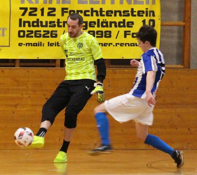Im 2. Liga-Herbst wurde die Vorsaison-Dominanz des SV Schattendorf ge- brochen. Obmann Alexander Bernhardt (l.) fordert Rehabilitation
