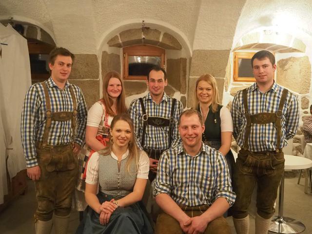Hinten von links: Hannes Plöchl, Christa Hofer, Lukas Bindreither, Judith Watzinger und Matthäus Watzinger. Vorne: Sarah Achhorner und Stefan Aufreiter.