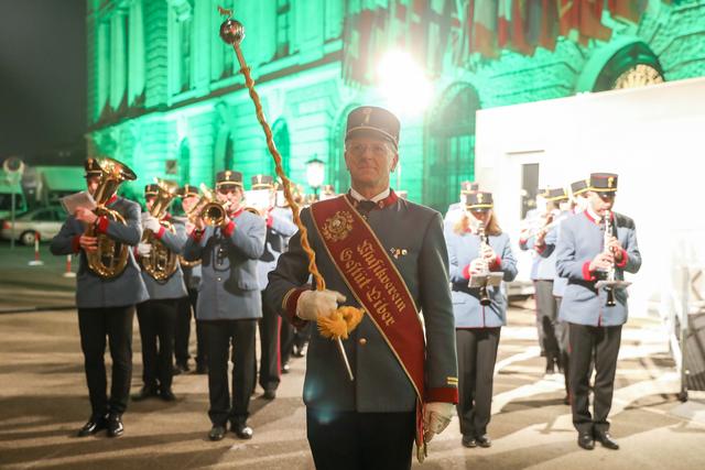 Der Musikverein Gestüt Piber empfing die Gäste vor der Hofburg. | Foto: Verein der Steirer in Wien/Katharina Schiffl