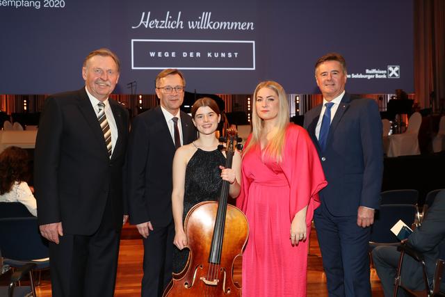 Generaldirektor Günther Reibersdorfer, Sängerin Eva Klampfer, Cellistin Sarah Moser, Nachfolger Konrad Heinz und RVS-Obmann Sebastian Schönbuchner. (v.re.) | Foto: Franz Neumayr