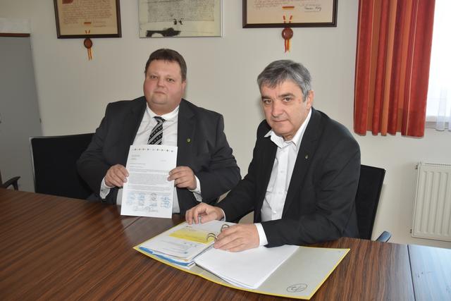 Kritisieren die Verteilung zwischen SPÖ- und ÖVP-geführten Gemeinden: Bernd Strobl (links), Walter Temmel.