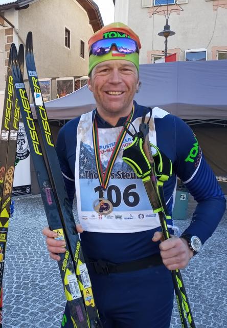 Thomas Steurer freute sich über seinen Klassensieg beim Pustertaler Ski-Marathon.