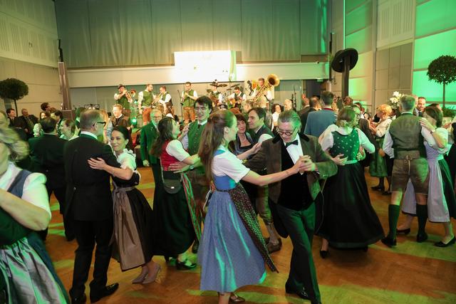 Offenes Volkstanzen mit Tanzleiter Franz Prause und der "Schülcherleitnmusi" nach Mitternacht | Foto: Verein der Steirer in Wien/Katharina Schiffl