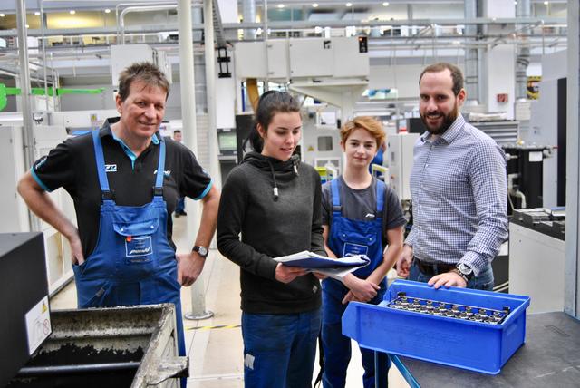 Lehrlinge in der Produktion: Produktionsleiter Christian Ganzer, Anna-Lisa Handl, Simon Meister und Harald Egger.
