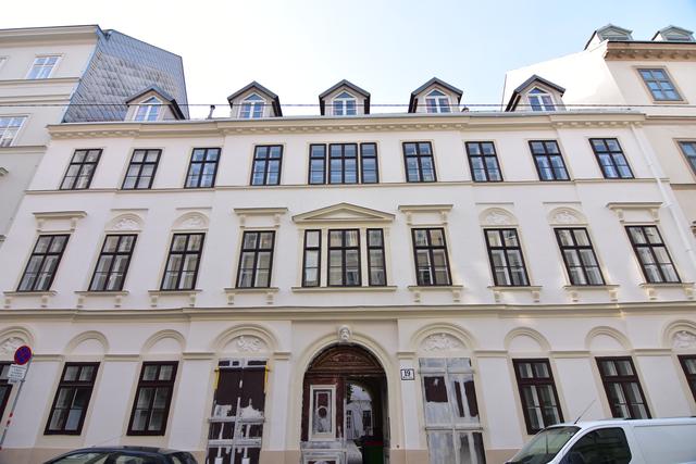 Das älteste Haus der Wasagasse wurde saniert. Dabei konnten sehr viele alte Strukturen und Details erhalten werden.