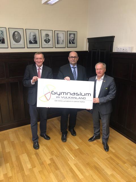Gymnasium im Vulkanland: Franz Riegler, Gunter Wilfinger und Josef Ober (v.l.) verkünden den Start der AHS-Langform.