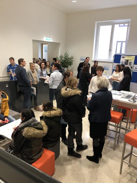 interessierte Besucher