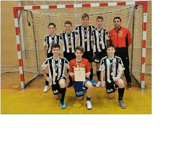 Dean Baranja mit seinem erfolgreichen U15 Futsal Team | Foto: KK