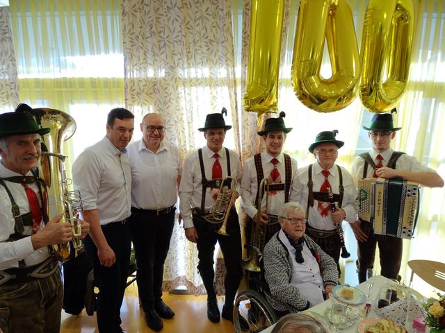 Juliana Guschnegg feierte im Seniorenzentrum Bärnbach ihren 100. Geburtstag mit viel Musik.