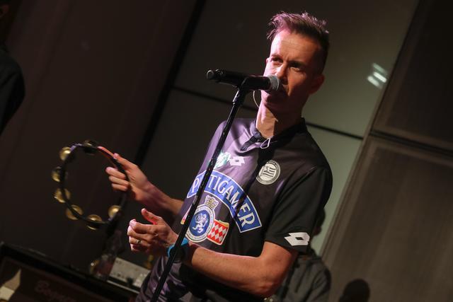 "EGON7" mit Frontmann Manfred "Cook" Koch rockten in der Balldisco. | Foto: Verein der Steirer in Wien/Katharina Schiffl