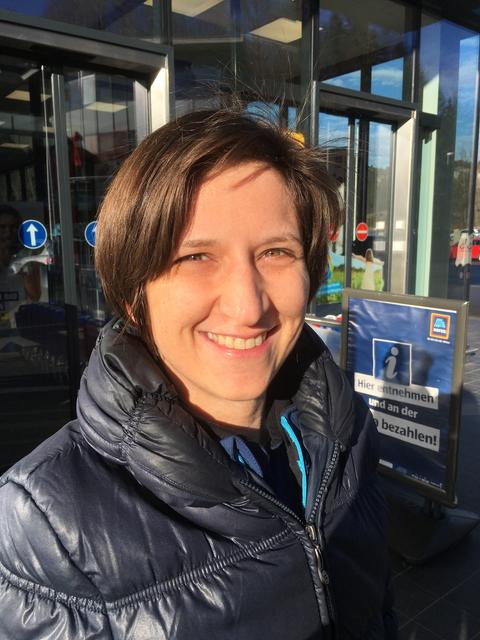 Elisabeth Wangg, Höfen