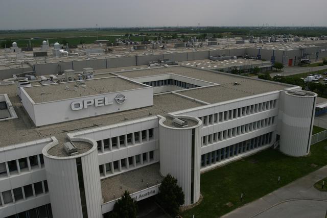 Großer Arbeitgeber im 22. Bezirk: Das Opel-Werk in Aspern. Nun will man schließen, 270 Mitarbeiter stehen dann ohne Job da.