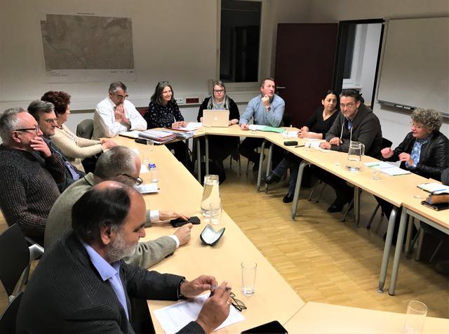 Bei der Andritzer Bezirksratssitzung wurde mit Johannes Obenaus und Elke Kahr (Bildmitte) über Verkehrsthemen diskutiert.