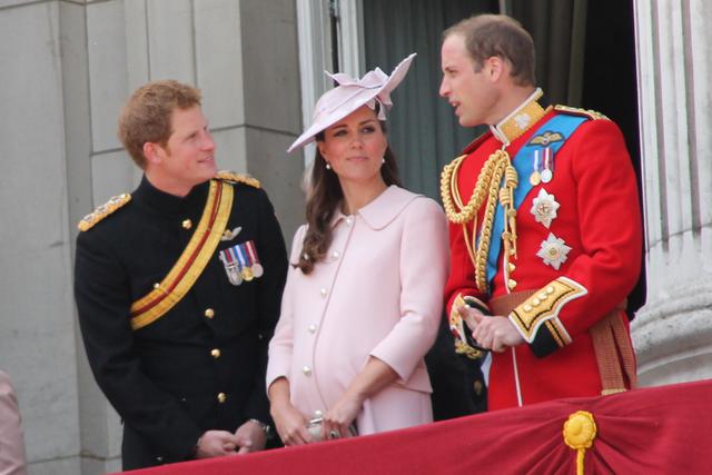 Am Montag gab es wegen Prinz Harrys Rücktritt eine Krisensitzung bei den Royals. Doch Kate Middleton begleitete ihren Mann nicht nach Sandringham. Wieso?