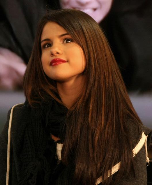 Selena Gomez hatte keinen guten Start ins neue Jahr. | Foto: Mikey Hennessy [CC BY (https://creativecommons.org/licenses/by/3.0)]