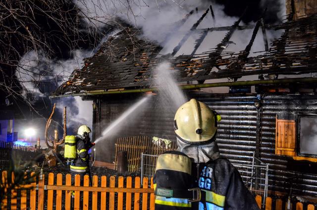 96 Mann aus Steiermark und Kärnten kämpften stundenlang vergebens gegen die Flammen an.