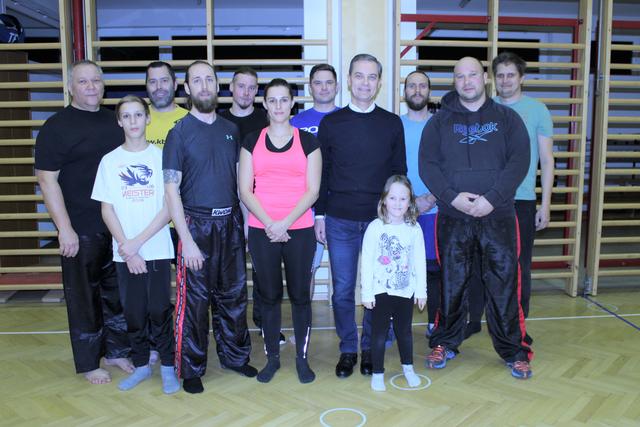 Das erste gemeinsame Training startete im Turnsaal der Volksschule Neudau.