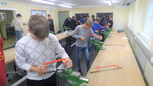 Die jungen Handwerker übten in den technisch bestens ausgestatteten Werkräumen der PTS Fürstenfeld